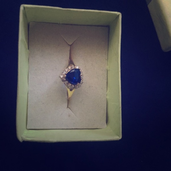 Gold ring - Picture 1 of 2